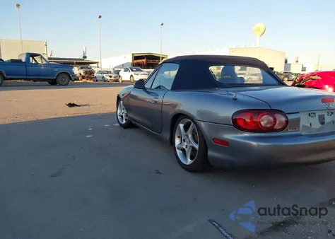 2003 Mazda Mx-5 Miata Cloth/Ls/Se/Shinsen z USA, uszkodzony, nr VIN JM1NB353430305056